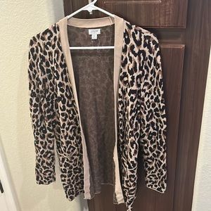 J crew beautiful cardigan. Worn once. Adorable front pockets.